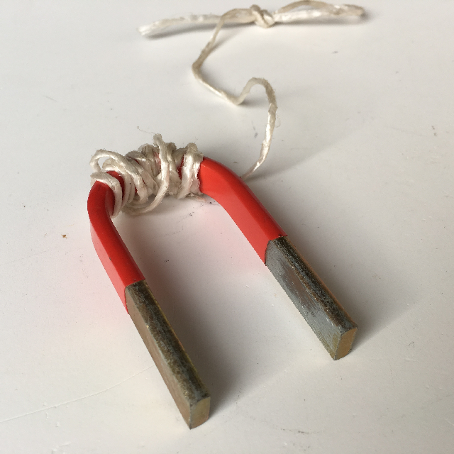 MAGNET, Classic Shape On String